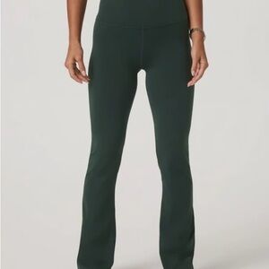 Women's Vuori All the Feels Slim Flare - Short in Evergreen